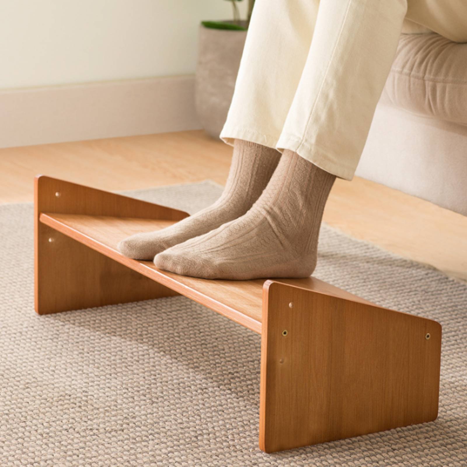 Voetsteun onder het bureau Bre - Office Furniture recensie en prijs